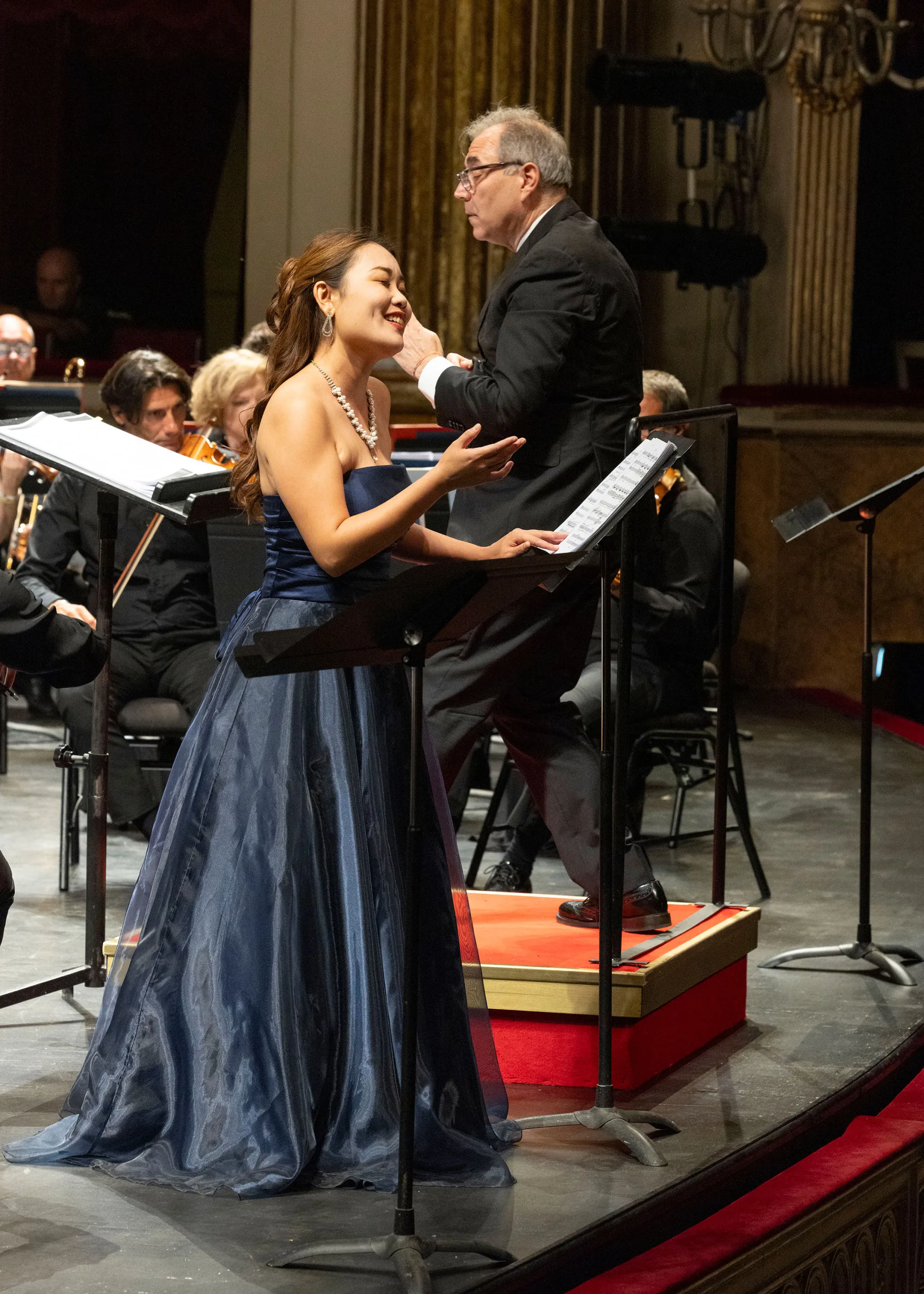 サン・カルロ劇場でカンタータを歌う金子紗弓　(C) Luciano Romano – Teatro San Carlo