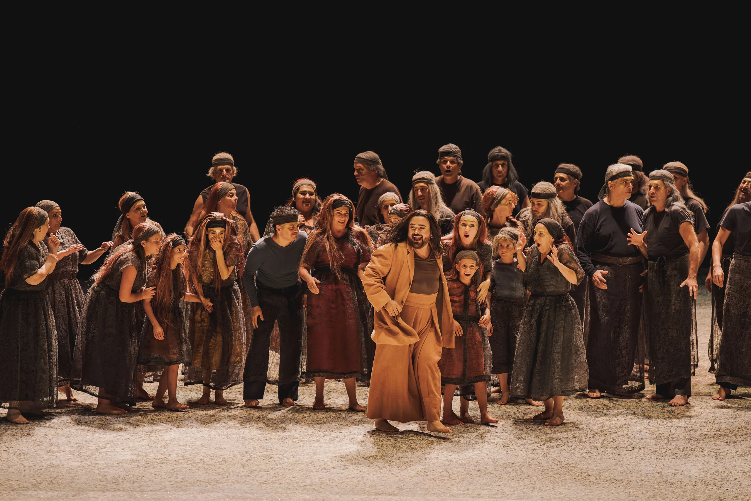 フィレンツェ5月音楽祭のビゼー「真珠採り」より、中央がナディール役のカマレナ　(C)Michele Monasta - Teatro del Maggio Musicale Fiorentino.