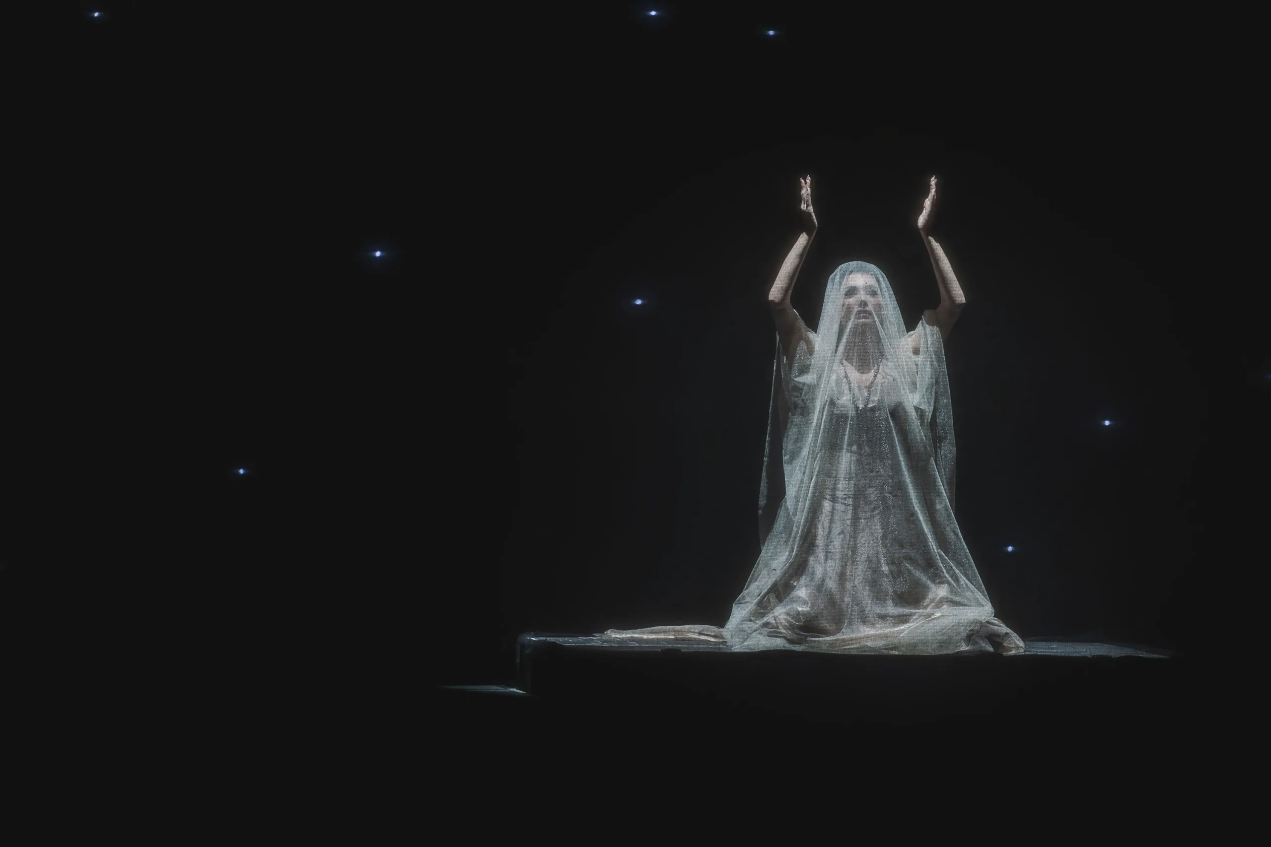 レイラ役のトロシャン　(C)Michele Monasta - Teatro del Maggio Musicale Fiorentino.