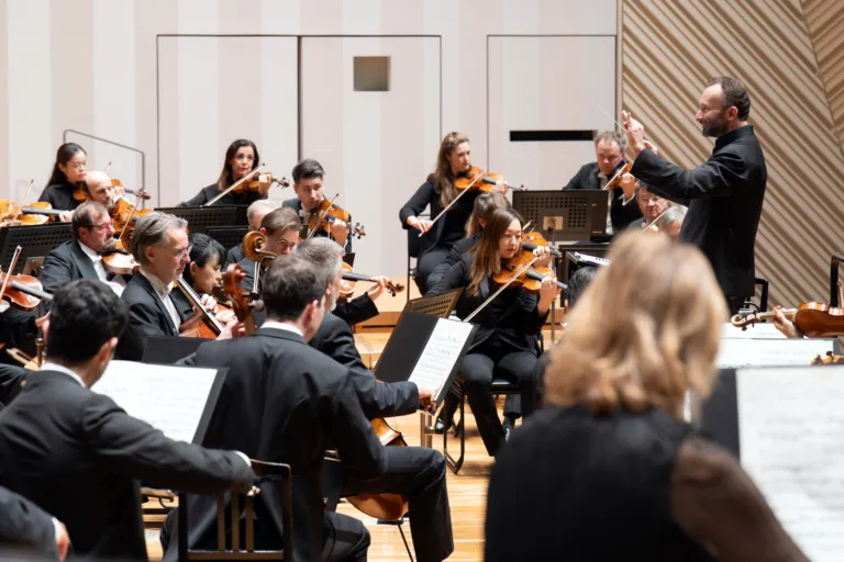 首席指揮者キリル・ペトレンコが率いたベルリン・フィル日本公演＝11月22日・ミューザ川崎シンフォニーホール公演 より　(C)Monika Rittershaus