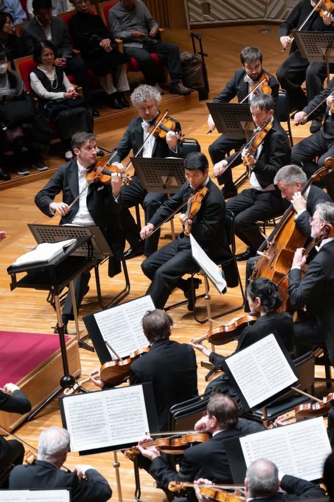 22日のコンサートマスターはノア・ベンディックス＝バルグリ＝11月22日・ミューザ川崎シンフォニーホール公演 より　(C)Monika Rittershaus