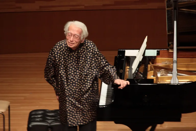 卒寿を迎える舘野泉が、2004年から2023年にかけて自身が委嘱した新作4曲の再演という意欲的なプログラムに臨んだ　©︎中村義政