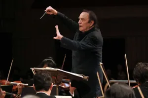 名誉音楽監督のシャルル・デュトワが指揮台に立った 写真提供:NHK交響楽団