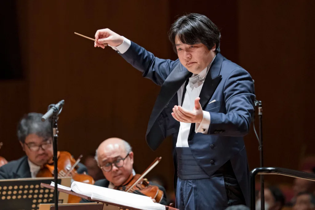 フォルムを崩さず品格のある指揮で「夕鶴」から新鮮な魅力を引き出した山田和樹　©読売日本交響楽団 撮影＝堀田力丸