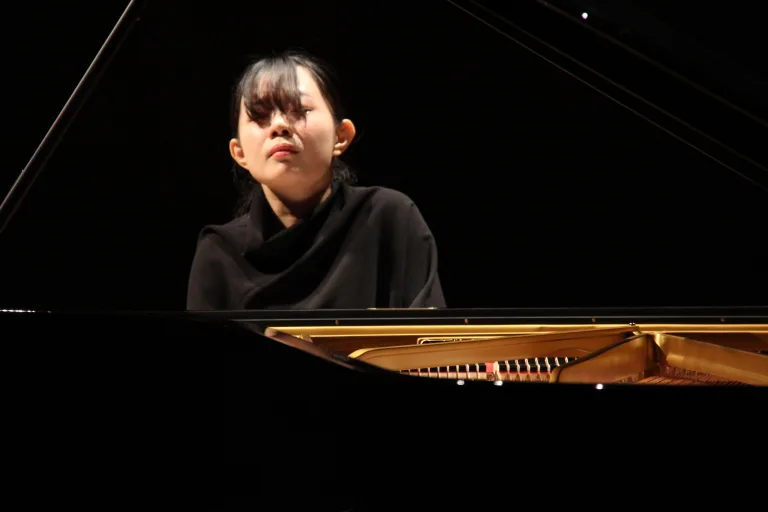 第12回浜松国際ピアノコンクールで日本人初優勝を飾った鈴木愛美が、コンクール後初となる大規模なリサイタルを開催した