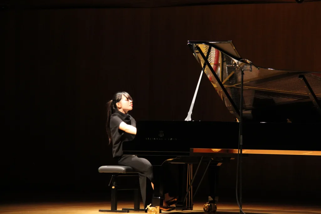 鈴木の音は美しく、強音も決して割れることがない