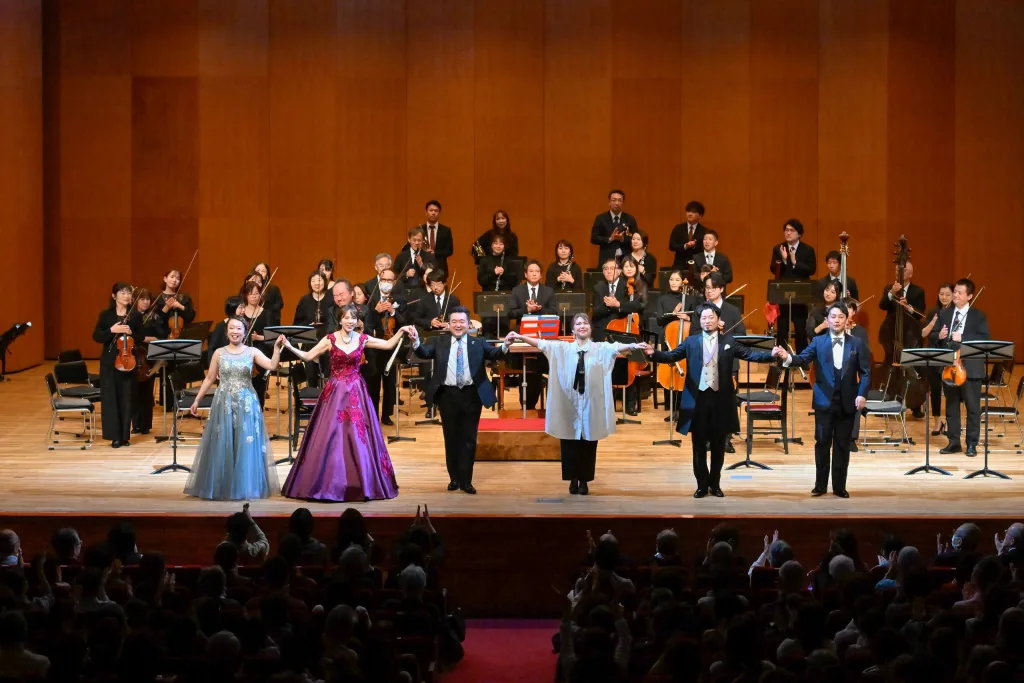 5人の歌手が絶妙にバランスされ、園田の指揮が心地よい大団円に導いてくれた　撮影：阿部章仁