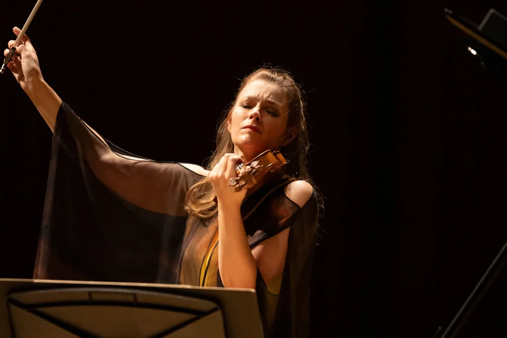 ジャニーヌ・ヤンセンが、日本では9年ぶりにデニス・コジュヒンとのデュオ・リサイタルを行った(c)Junichiro Matsuo