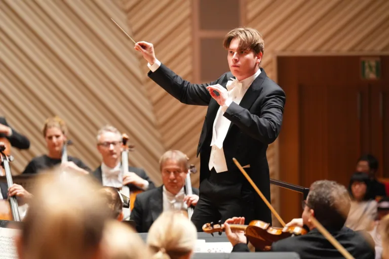 2027年からロイヤル・コンセルトヘボウ管弦楽団のシェフに就任するクラウス・マケラが登場　©️池上直哉／ミューザ川崎シンフォニーホール