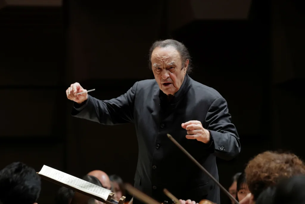 昨年、病気療養で降板したシャルル・デュトワが、宣言通り大阪フィルの指揮台に戻ってきた©飯島隆