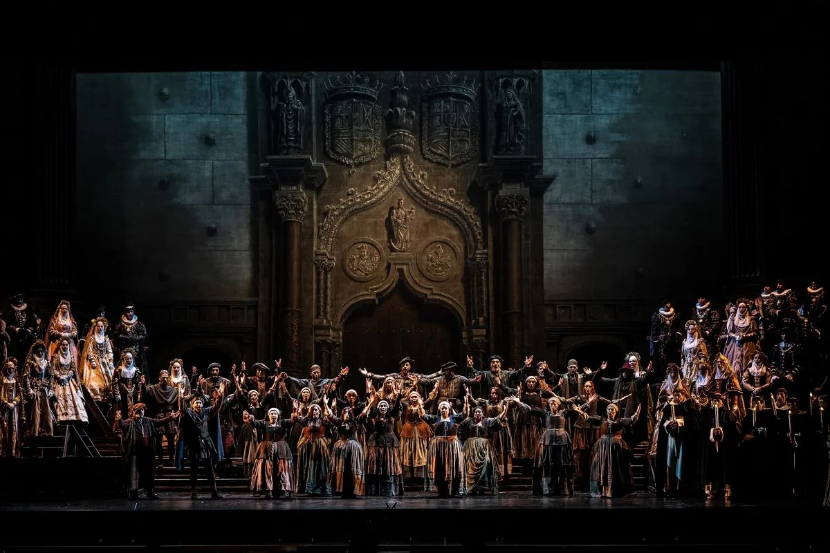 伝統的、正統的な「ドン・カルロ」の舞台　(C) Clarissa Lapolla