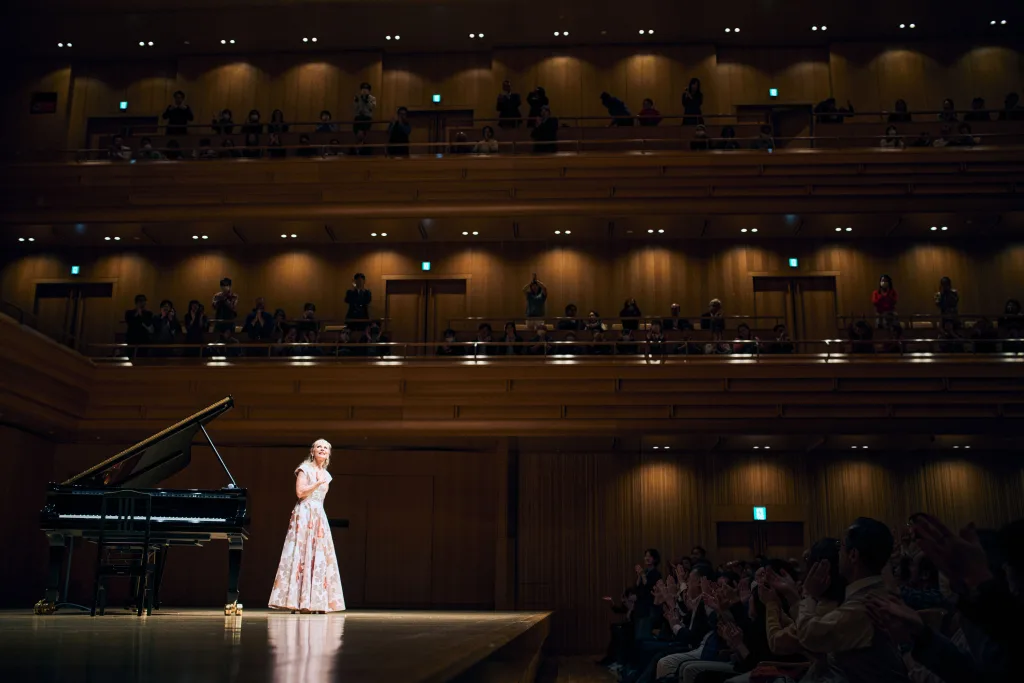 着実に円熟味を増した歌声を聴かせたデセイに、会場から盛大な拍手が贈られたⒸTaira Tairadate