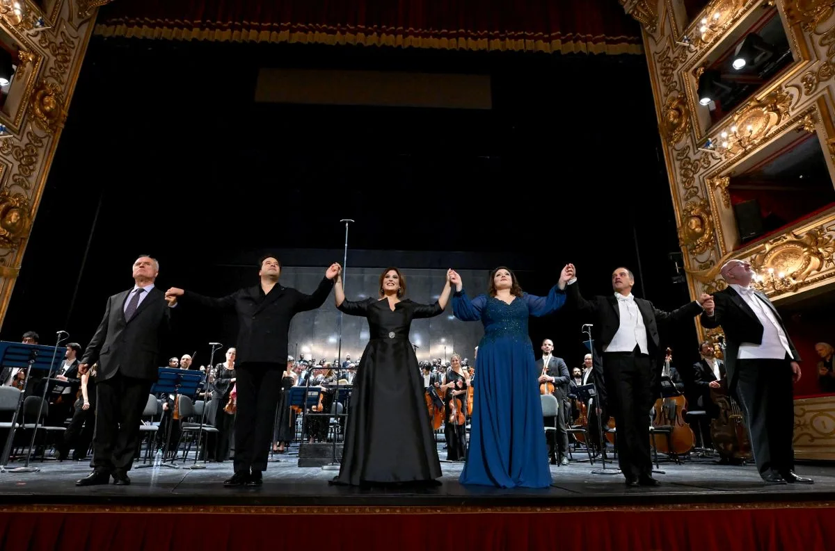 「レクイエム」より、右からペルトゥージ、プレッティ、ベルノッゾーリ、トルビドーニ、トレヴィーノ　(C)Roberto Ricci