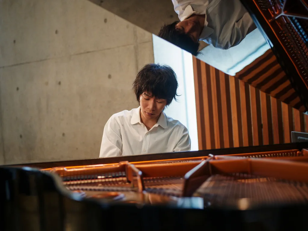 鋭い分析力でメシアンの大作に挑む北村朋幹　(C)TAKA MAYUMI