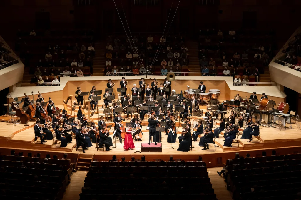 マルサリス「ヴァイオリン協奏曲」ではトランペット、トロンボーンにスーザフォンが立奏し、ビッグ・バンドのようだった　©N.Ikegami/TSO