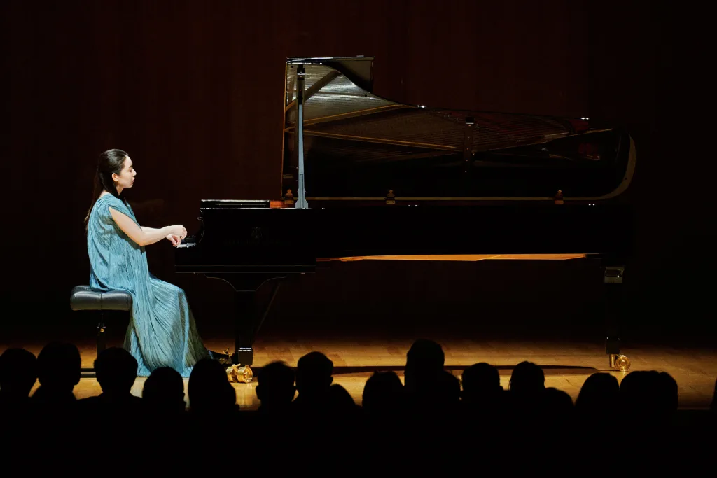 松田華音がチャイコフスキーとリストの大曲を並べたリサイタルに臨んだ　©Fumito