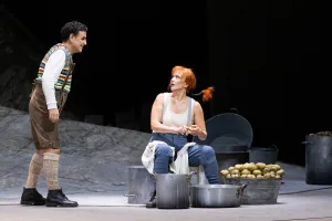 「連隊の娘」より、トニオ(フローレス)とマリー(フックス) (C)Brescia e Amisano / Teatro alla Scala