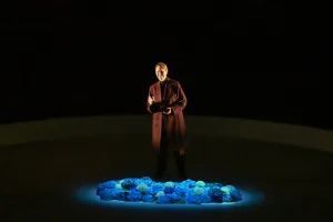 オルフェオ役のサラ・ミンガルド　撮影：阿部章仁　提供：新国立劇場