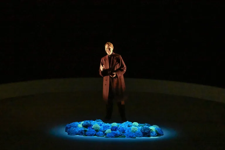 オルフェオ役のサラ・ミンガルド　撮影：阿部章仁　提供：新国立劇場