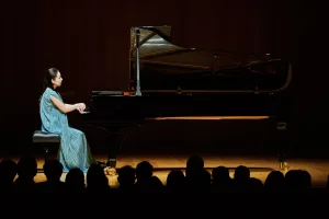 松田華音がチャイコフスキーとリストの大曲を並べたリサイタルに臨んだ　©Fumito