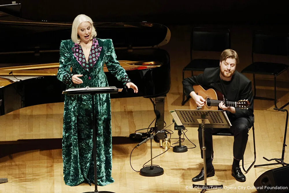 フォン・オッターは決して声高にならず、柔らかく透明な歌声を聴かせた　(C)大窪道治／東京オペラシティ文化財団