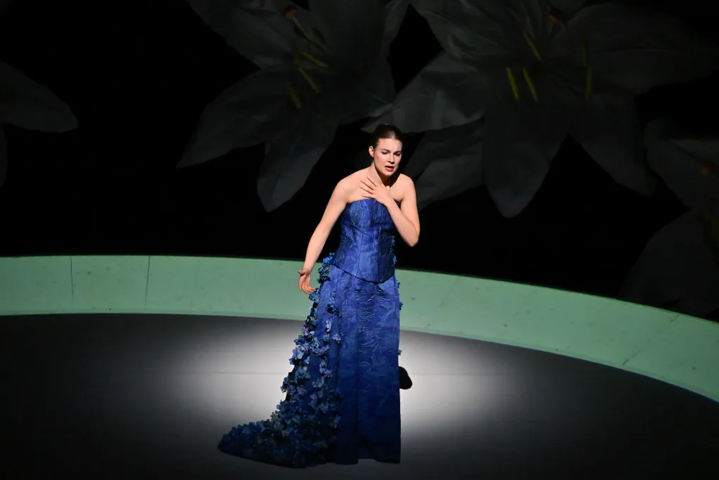 エウリディーチェ役のベネデッタ・トーレ　撮影：阿部章仁　提供：新国立劇場