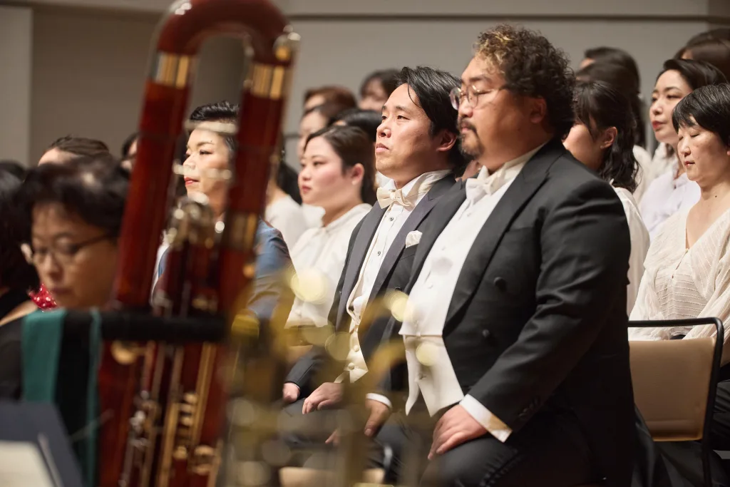 上江隼人（バリトン）らソリスト陣　撮影＝上野隆文／提供＝東京フィルハーモニー交響楽団