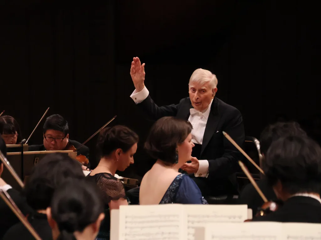 99歳の桂冠名誉指揮者ヘルベルト・ブロムシュテットは10月に来日し、ブルックナーやブラームスを振る　写真提供：NHK交響楽団