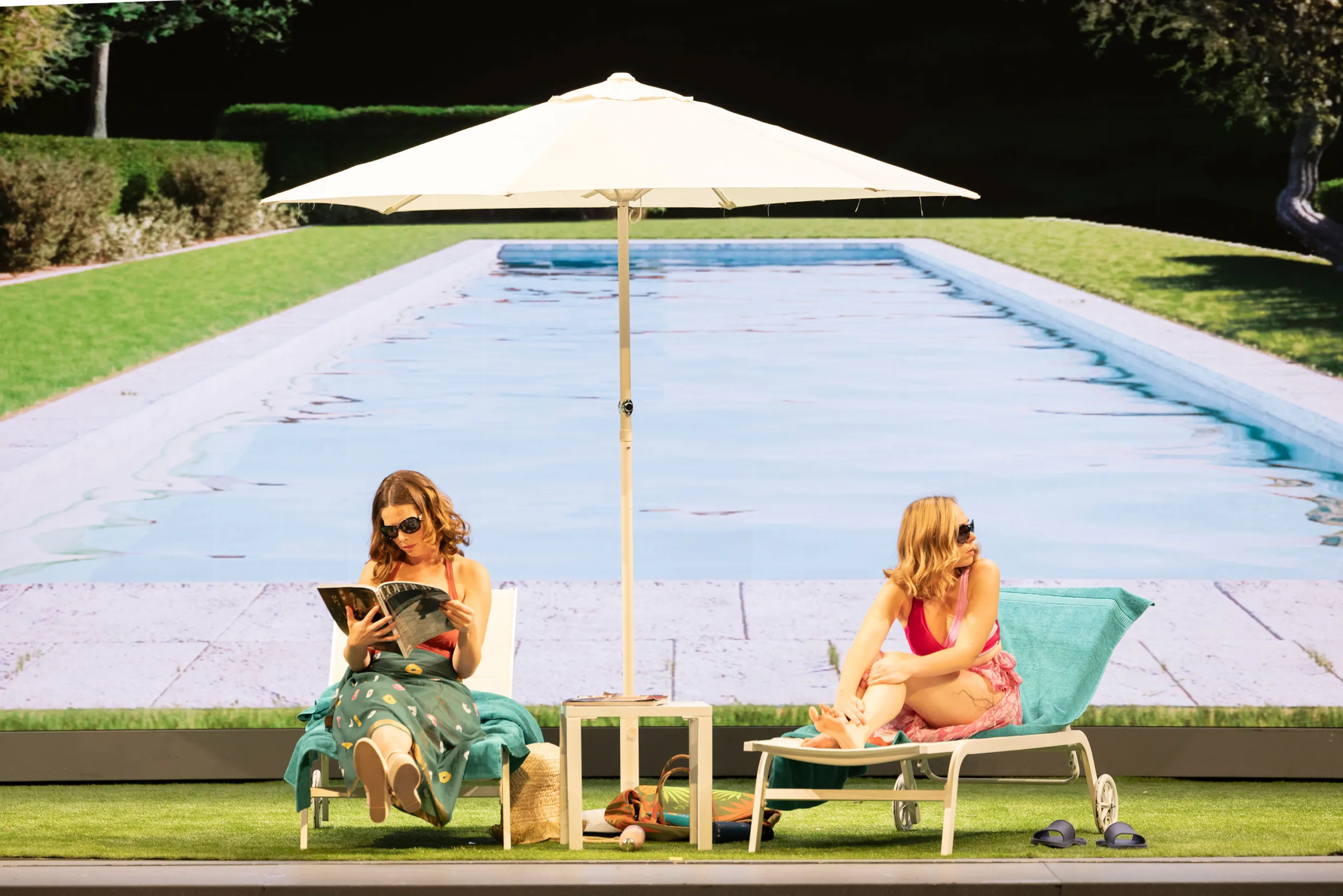 フィオルディリージ（ドライシヒ）とドラベッラ（ヴァン・エッセン） (C) Vito Lorusso / Teatro alla Scala