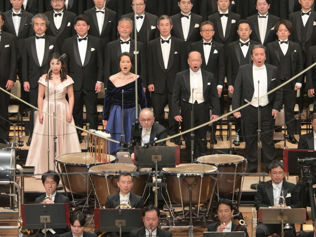 左から、砂田愛梨、藤村実穂子ほかソリスト陣　写真提供：NHK交響楽団