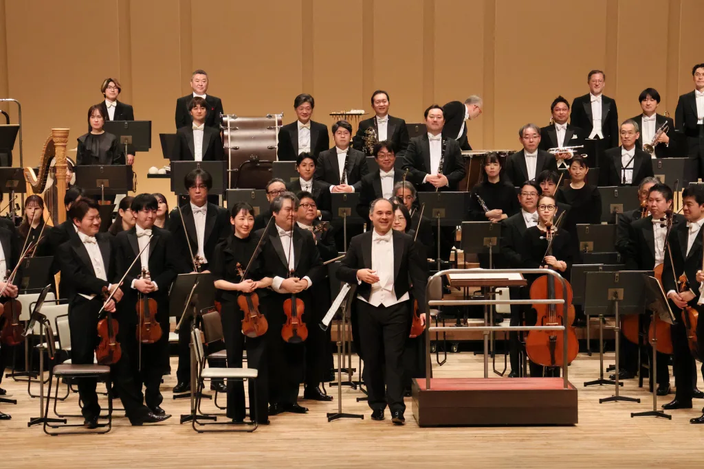 ソヒエフ率いるN響は、極めて上質な演奏でフランス音楽とロシア音楽との結びつきを感じさせた　写真提供：NHK交響楽団