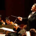 日本フィルの横浜定期に登場したヴィルフリート・和樹・ヘーデンボルク。日本では初めての指揮となる　Ⓒ山口敦