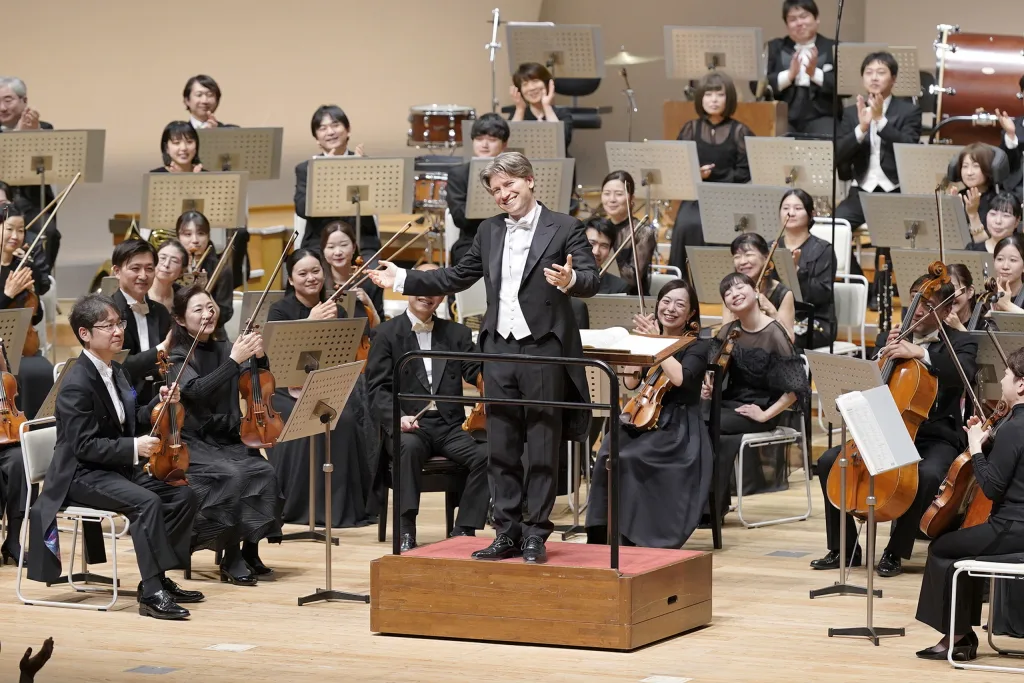 都響の首席客演指揮者に就任する来シーズン以降への期待が高まる演奏を聴かせてくれた　提供：東京都交響楽団 （c）堀田力丸