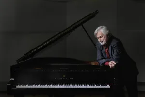 弾き手の目線で「いいとこ取り」を実演したクリスティアン・ツィメルマン