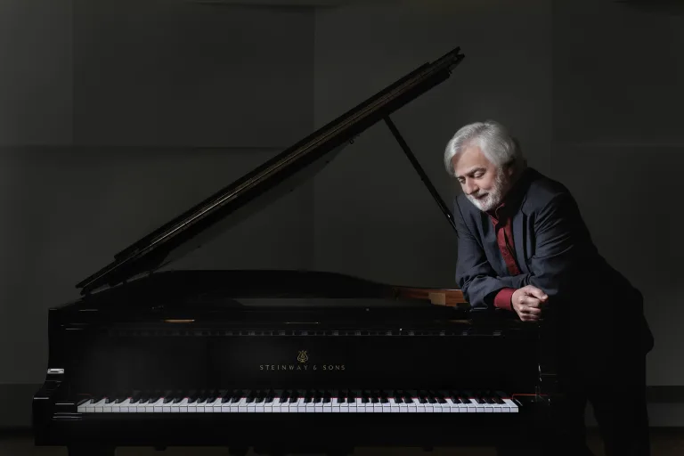 弾き手の目線で「いいとこ取り」を実演したクリスティアン・ツィメルマン