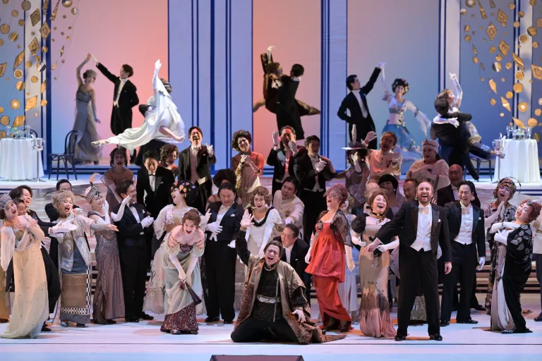 ハインツ・ツェドニク演出、ヨハン・シュトラウスⅡ世「こうもり」　写真：鹿摩隆司　提供：新国立劇場