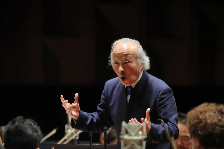 音楽監督・尾高忠明が指揮台に立ち、ベートーヴェン交響曲チクルスの第4弾として第8番、第7番を振った（C）飯島隆