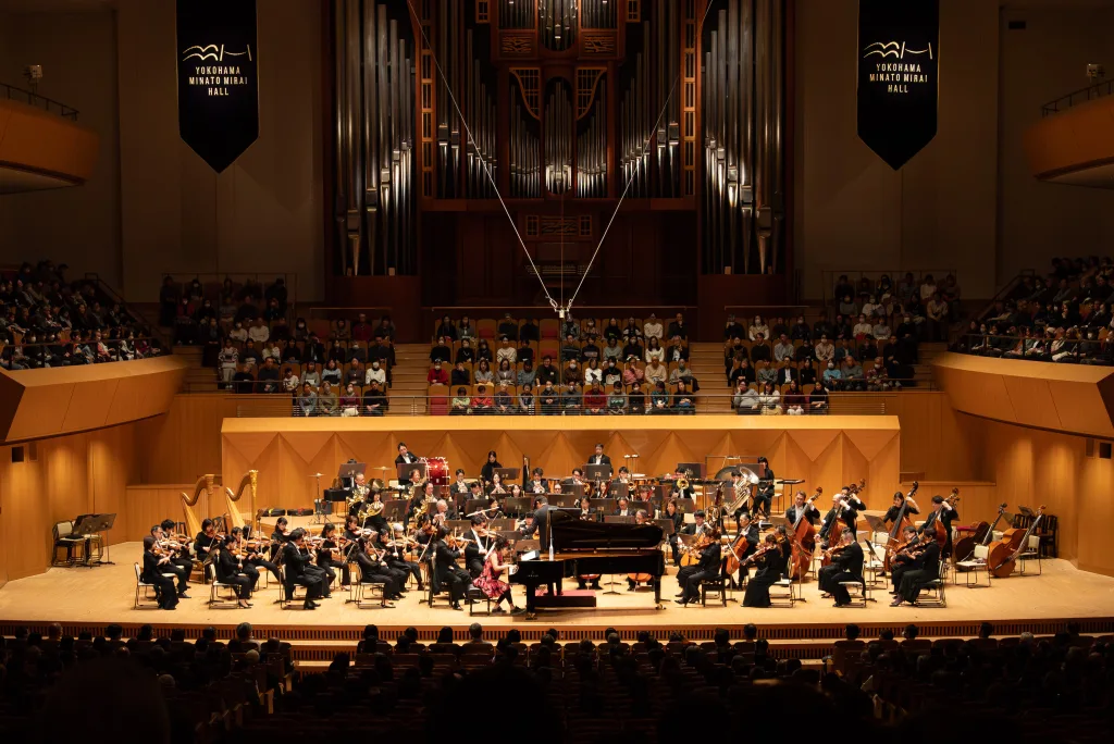 佐渡裕の指揮と息が合っていた上原。長いアドリブを含むカデンツァでは爆発的なジャズを披露した（C）TERASHI Masahiko