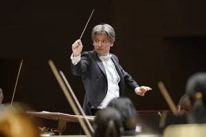 約7年半ぶりに都響の指揮台に立ったダニエーレ・ルスティオーニ　提供:東京都交響楽団（c）堀田力丸