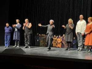 左からダニエル・クリューゲ、ダヴィッド・レイフ、ミヒャエル・フォレ、大野和士、シモーネ・シュナイダー、アッティーロ・グレーザー、カーチャ・ピーヴェック