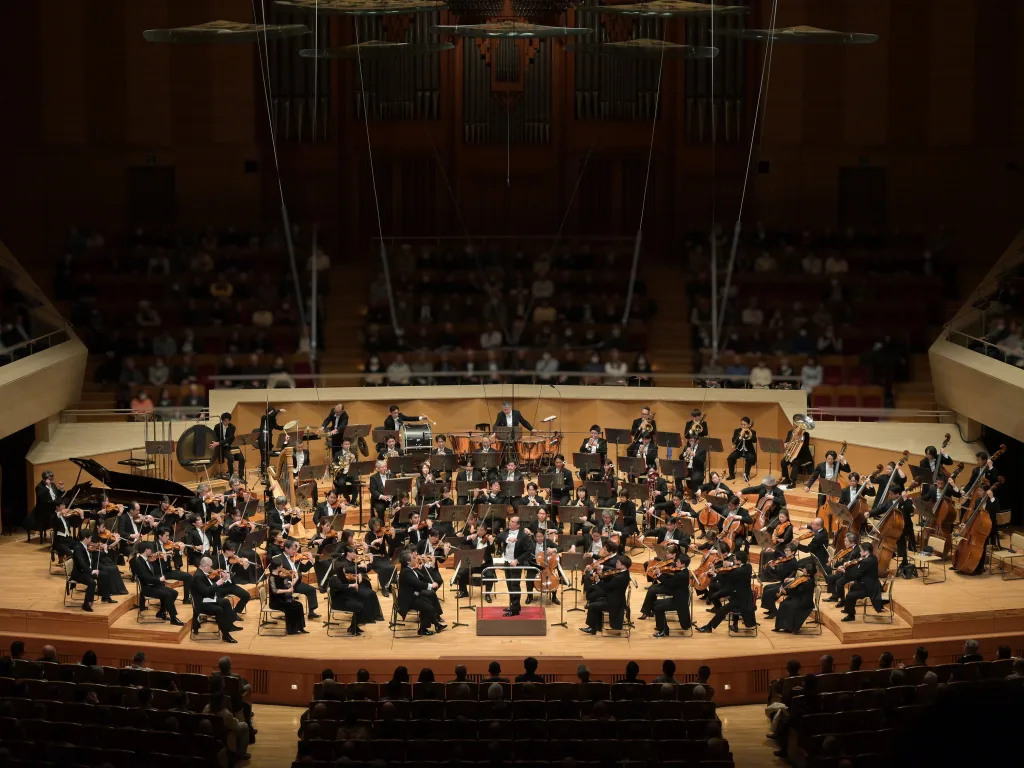 ソヒエフの十八番であるプロコフィエフの交響曲第5番。集中力が高く緊張感に満ちた見事な演奏を聴かせた　写真提供：NHK交響楽団