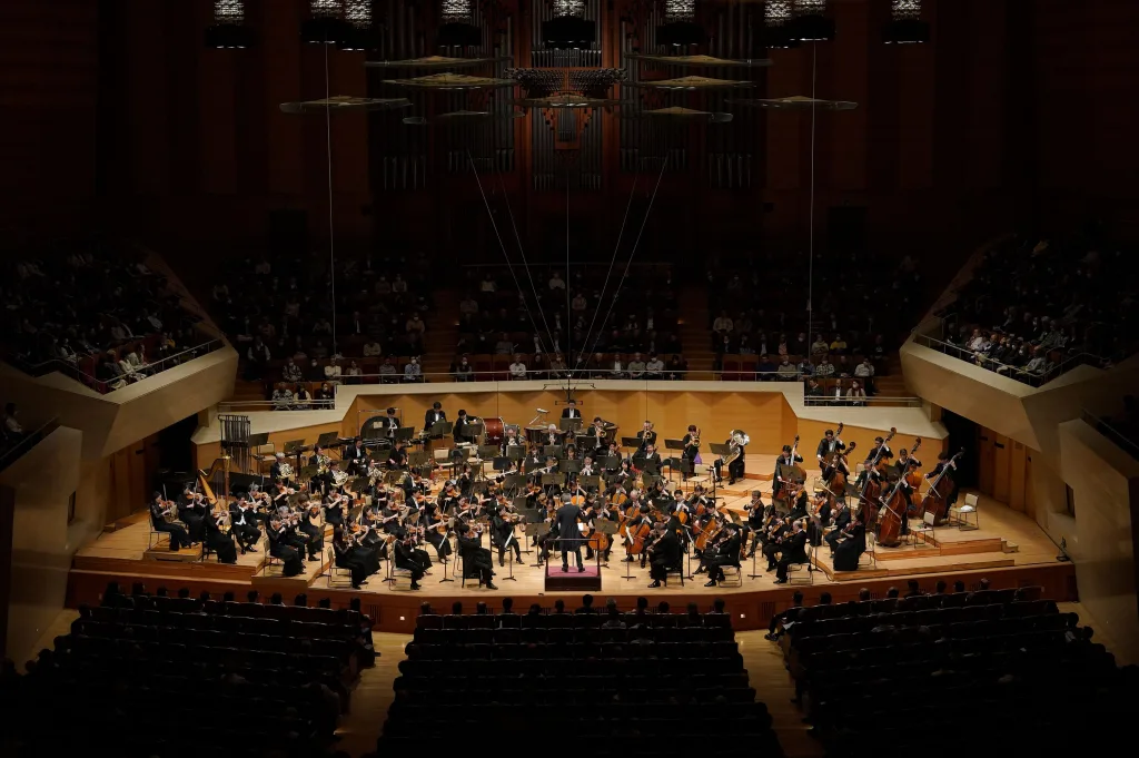 ルスティオーニの明晰極まる指揮とそれに応える都響全楽員の渾身の演奏が見事だった　提供:東京都交響楽団（c）堀田力丸