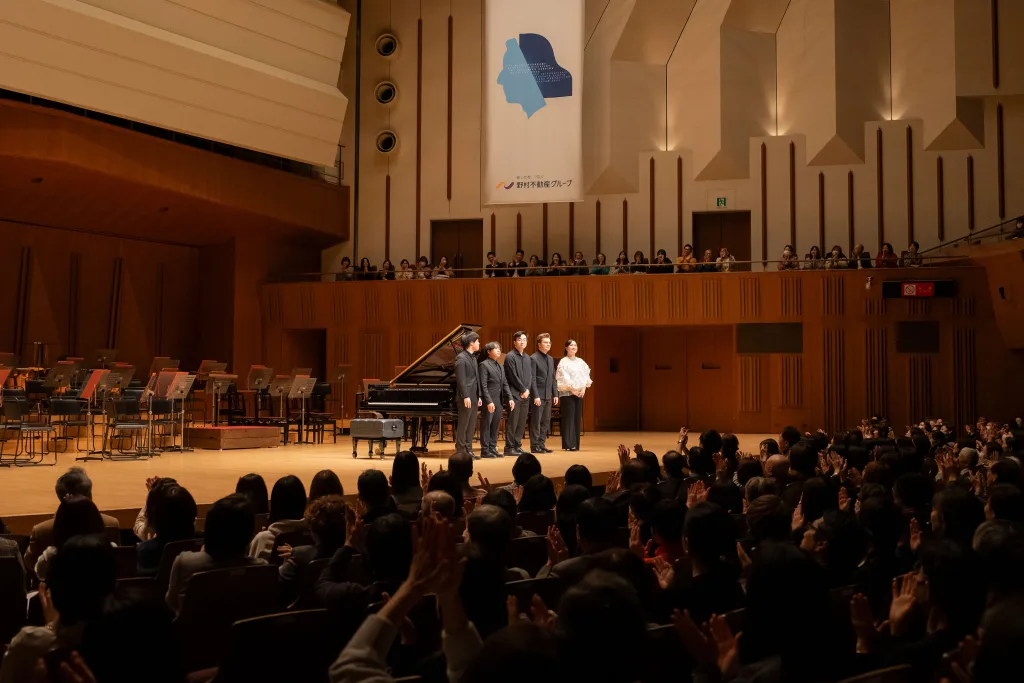 前半に登場した5人揃ってのカーテンコール　©松尾淳一郎