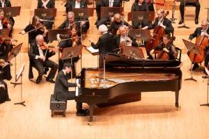 エリック・ルーがピアノ協奏曲第2番を披露した ©松尾淳一郎