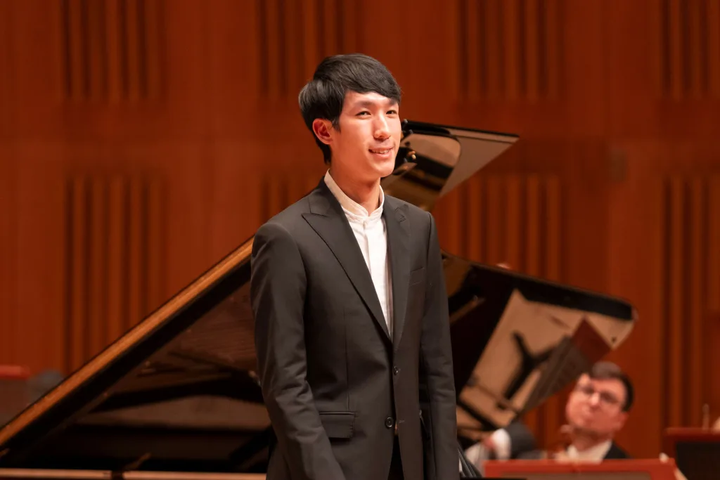 オーケストラとともに、変化に富んだ味わい豊かな演奏を聴かせたルー。他の演奏者も個性豊かな演奏を披露し、まさに特別なコンサートとなった　©松尾淳一郎　