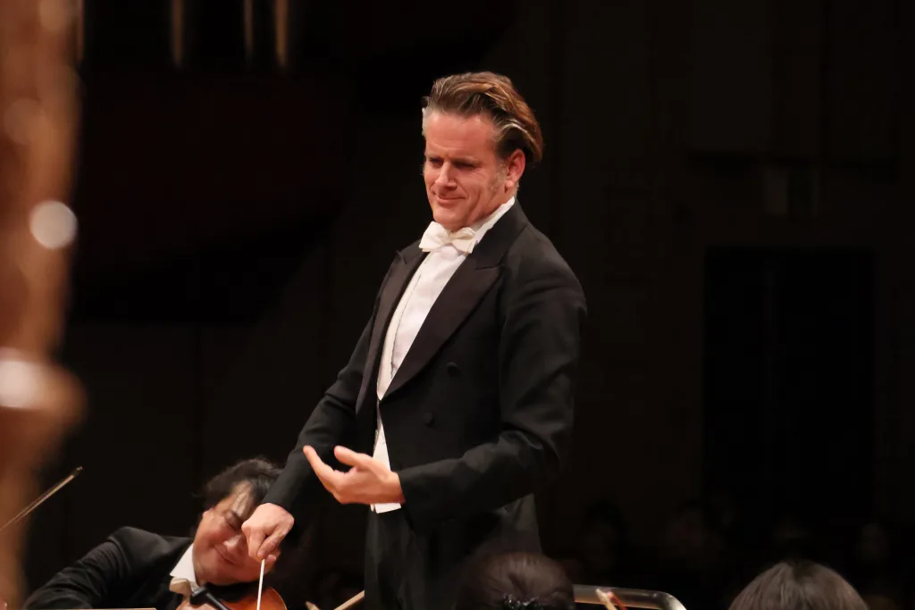 スイス出身の人気指揮者フィリップ・ジョルダンがN響と初共演した　 写真提供：NHK交響楽団