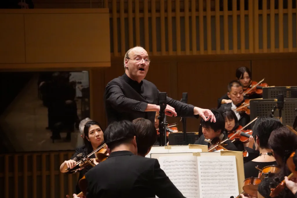 京響の首席客演指揮者ヤン・ヴィレム・デ・フリーントが登場　©京都市交響楽団