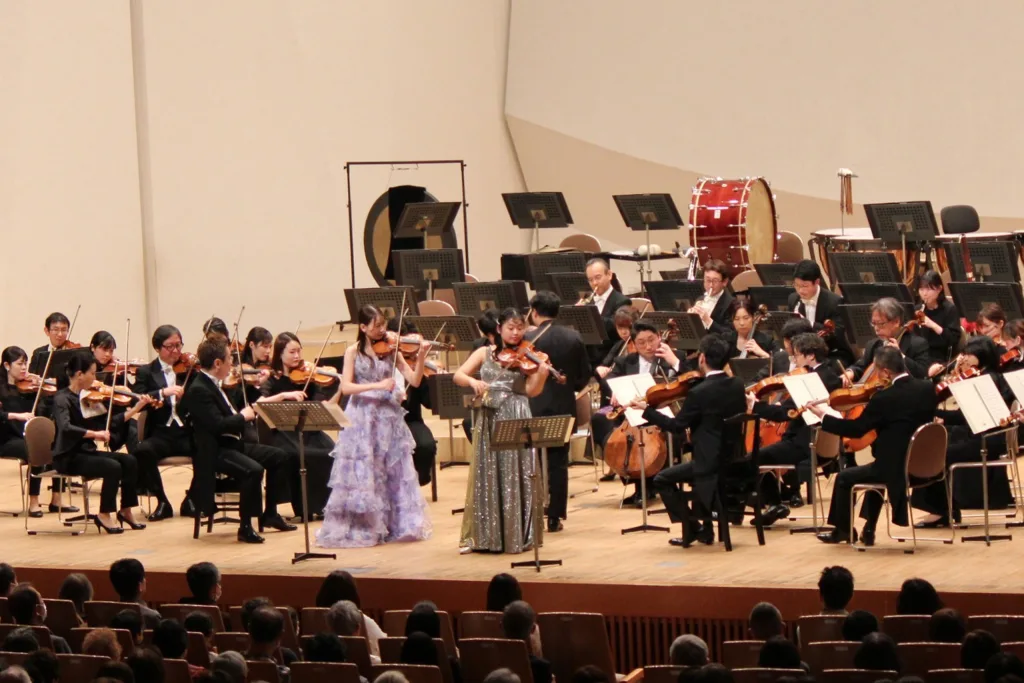 伸びやかに弾き進めながらも息の合った演奏を聴かせた平井と有冨　写真提供＝なかのZEROホール