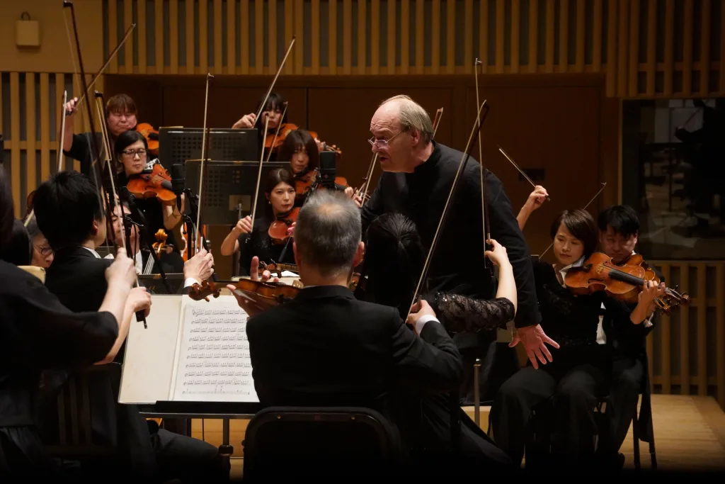 フリーントの指揮に奏者たちが機敏に反応、豊かな音楽的空間を作り出した　©京都市交響楽団