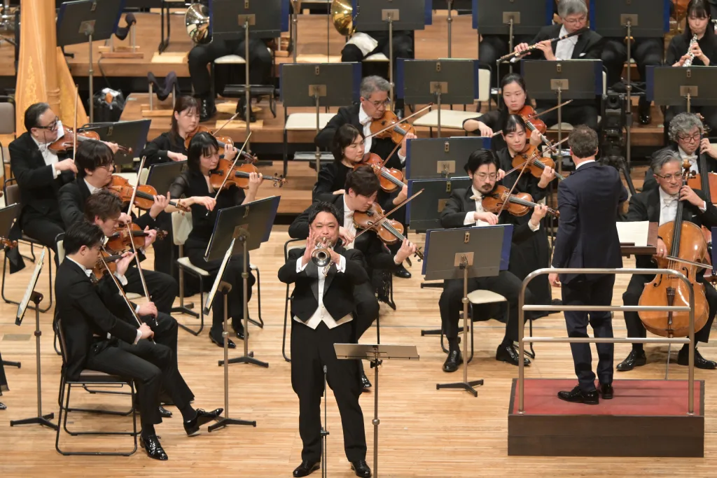 フンメルのトランペット協奏曲ホ長調で、N響首席奏者の菊本和昭が折り目正しいソロを披露　写真提供：NHK交響楽団